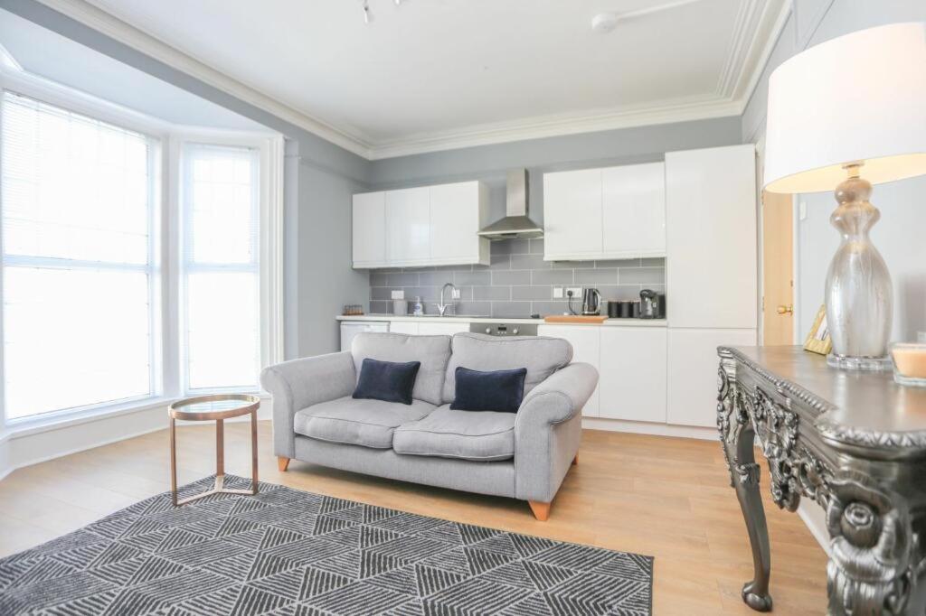 Southsea Historic Gem - Elegant Apartments Portsmouth Extérieur photo