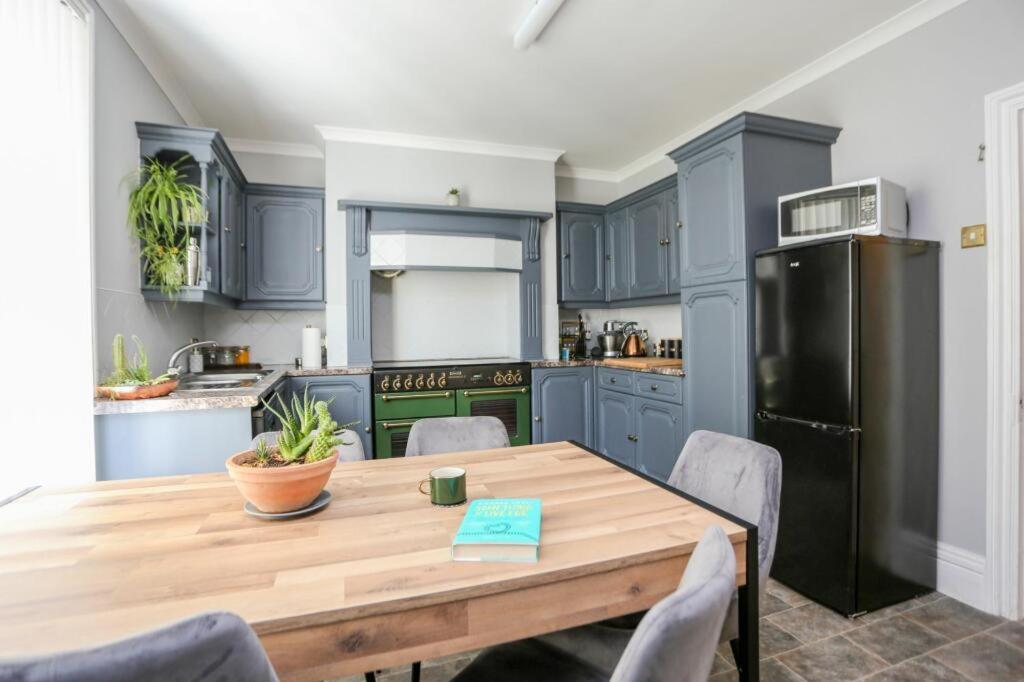 Southsea Historic Gem - Elegant Apartments Portsmouth Extérieur photo